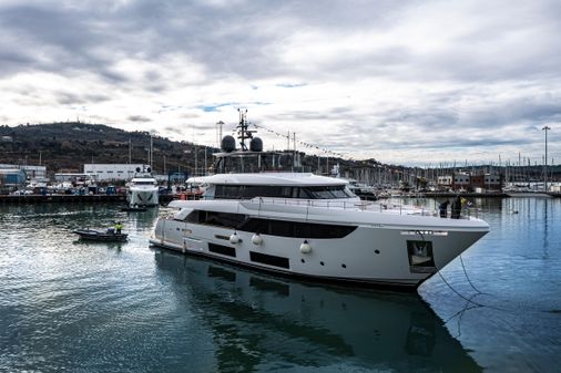 Custom Line Navetta 33 image