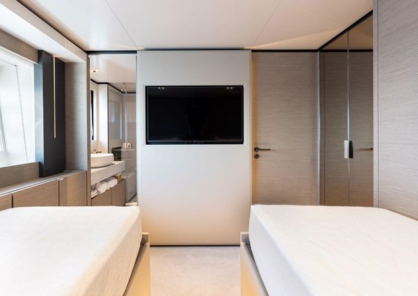 Custom Line Navetta 33 image