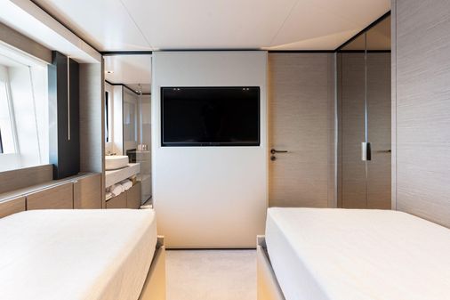 Custom Line Navetta 33 image