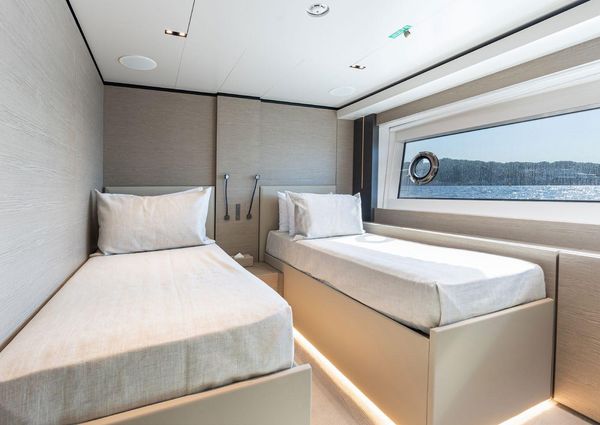 Custom Line Navetta 33 image