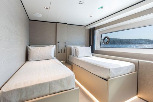 Custom Line Navetta 33 image