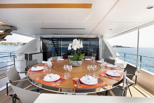 Custom Line Navetta 33 image