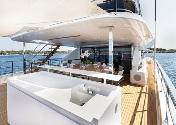 Custom Line Navetta 33 image