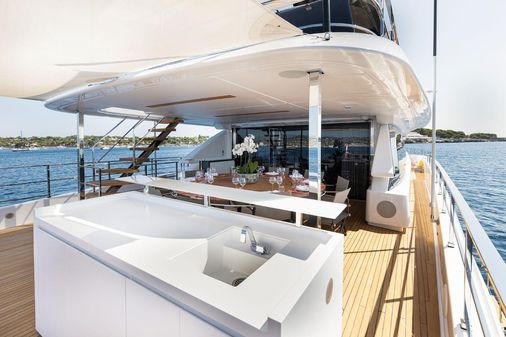 Custom Line Navetta 33 image