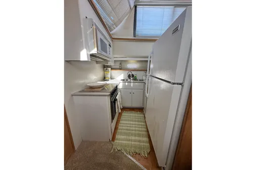 Carver 440 Aft Cabin Motor Yacht image