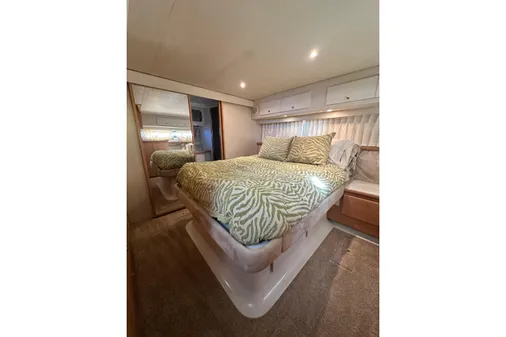 Carver 440 Aft Cabin Motor Yacht image