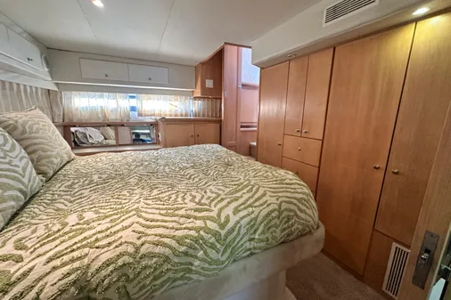 Carver 440 Aft Cabin Motor Yacht image