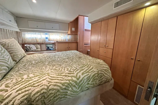 Carver 440-AFT-CABIN-MOTOR-YACHT image