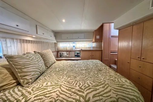 Carver 440 Aft Cabin Motor Yacht image