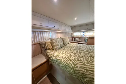 Carver 440 Aft Cabin Motor Yacht image