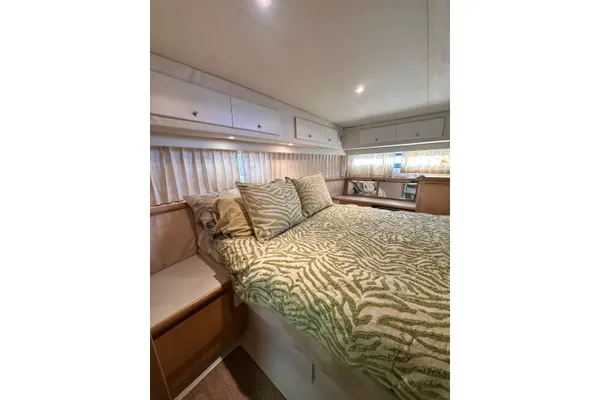 Carver 440-AFT-CABIN-MOTOR-YACHT image
