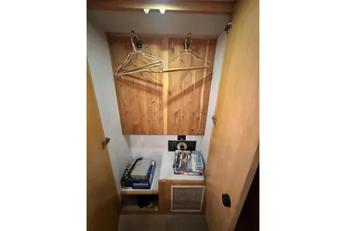 Carver 440 Aft Cabin Motor Yacht image