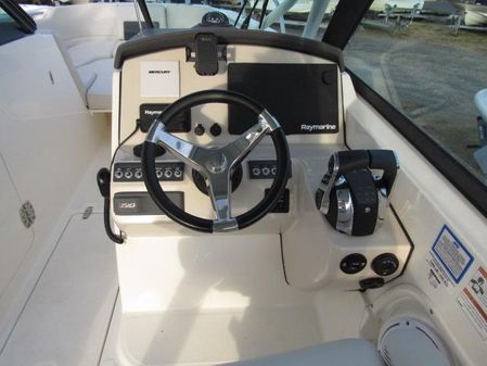 Boston Whaler 270 Vantage image