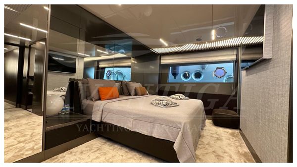 Ferretti Yachts 850 image