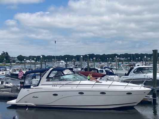 Rinker 410 Fiesta Vee - main image