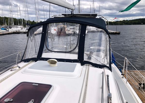 Hunter 33 image