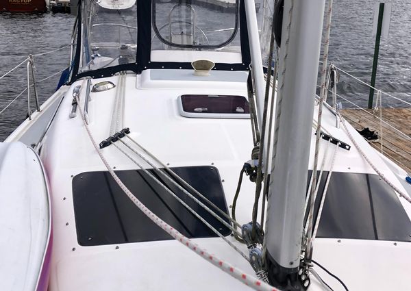 Hunter 33 image