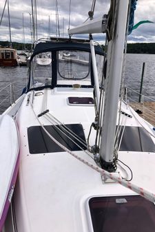 Hunter 33 image