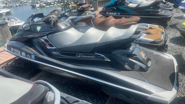 Yamaha WaveRunner FX Cruiser SHO 