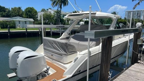 Tiara Yachts 34 LS