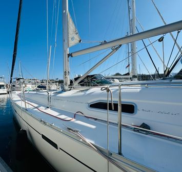 Beneteau 393 image