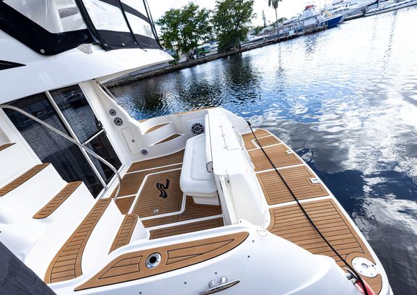 Sea Ray 44 Sedan Bridge image