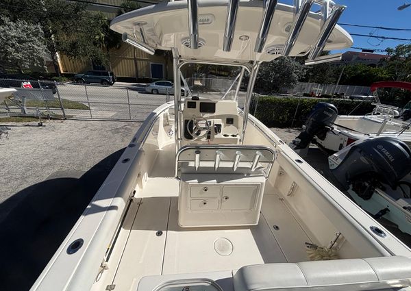 Cobia 237-CENTER-CONSOLE image