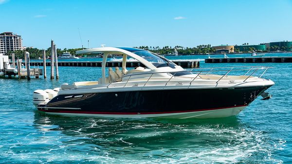 Chris-Craft 38 Chris Craft Launch