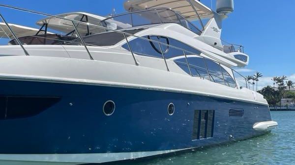 Azimut Flybridge Range 53