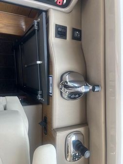 Sea Ray Sundancer 460 image