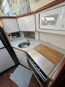 Carver 350-AFT-CABIN image