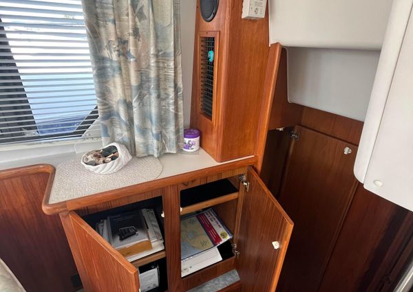 Carver 350-AFT-CABIN image