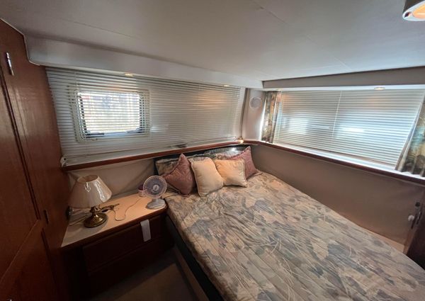 Carver 350-AFT-CABIN image