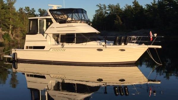 Carver 400 Cockpit Motor Yacht 