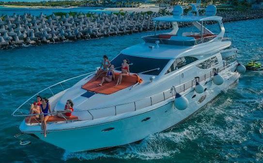Uniesse 70 Motor Yacht