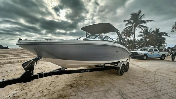 Sea Ray SPX 190 Outboard 