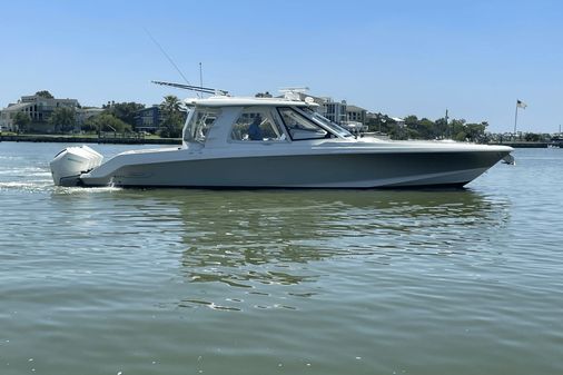 Boston Whaler 380 Realm image