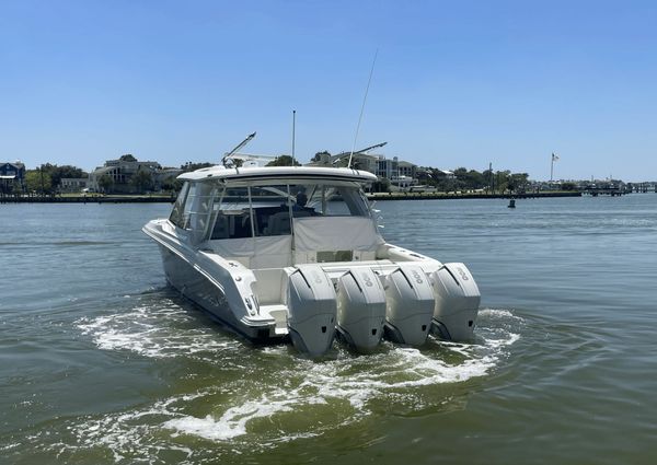 Boston Whaler 380 Realm image