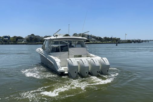 Boston Whaler 380 Realm image