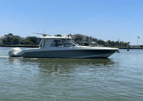 Boston Whaler 380 Realm image