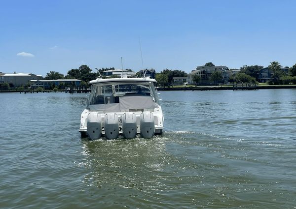 Boston Whaler 380 Realm image