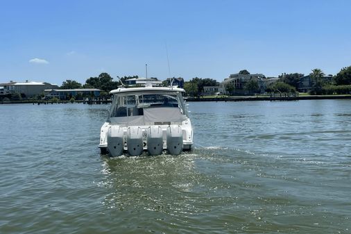 Boston Whaler 380 Realm image