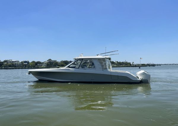 Boston Whaler 380 Realm image