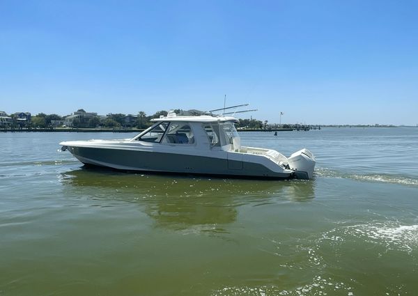Boston Whaler 380 Realm image