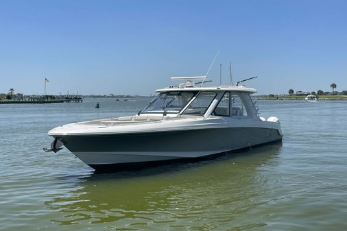 Boston Whaler 380 Realm image
