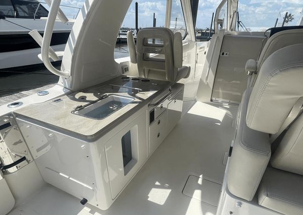 Boston Whaler 380EX REALM image