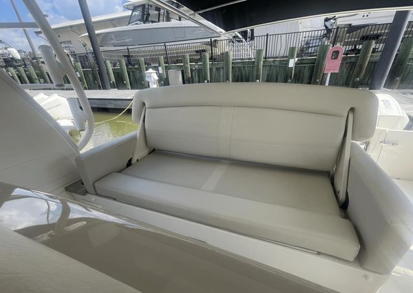 Boston Whaler 380EX REALM image