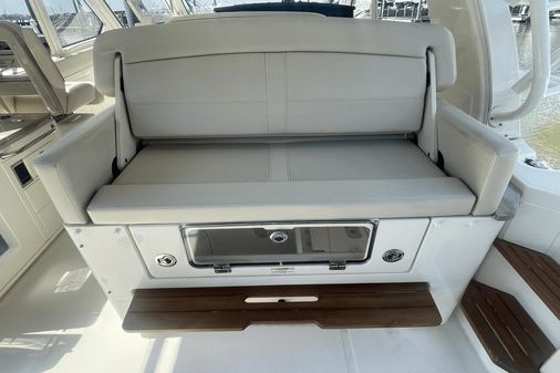 Boston Whaler 380EX REALM image