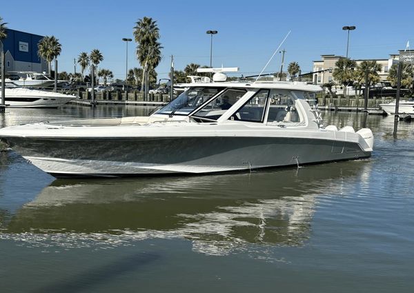 Boston Whaler 380EX REALM image