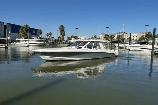 Boston Whaler 380EX REALM image